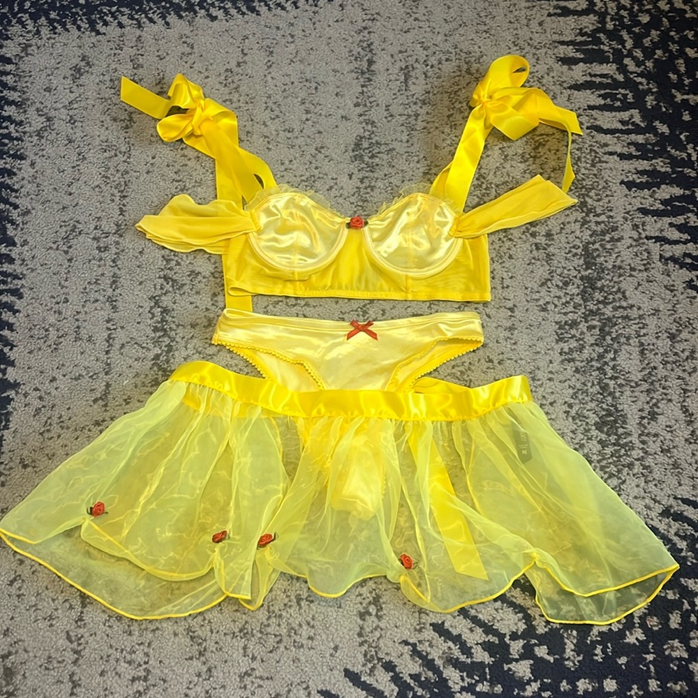 NEVER WORN belle college Halloween costume